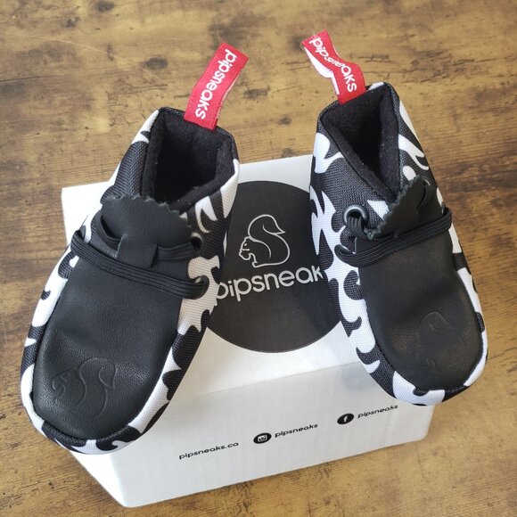 Pipsneaks Sz 4 Black + White Cow Print Floral Toddler Shoes - Picture 1 of 8